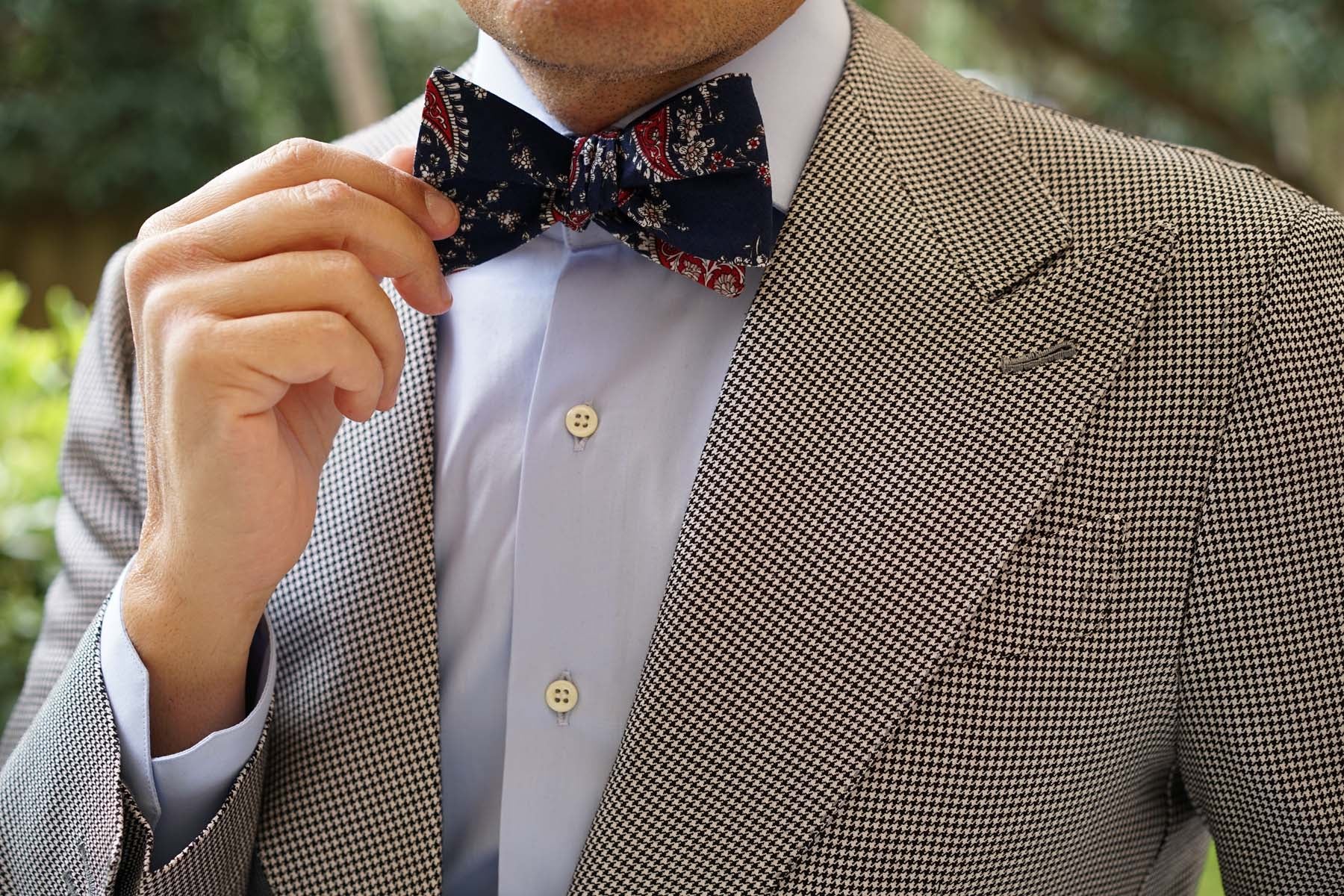 Trasimeno Blue with Red Paisley Self Bow Tie - Image 7